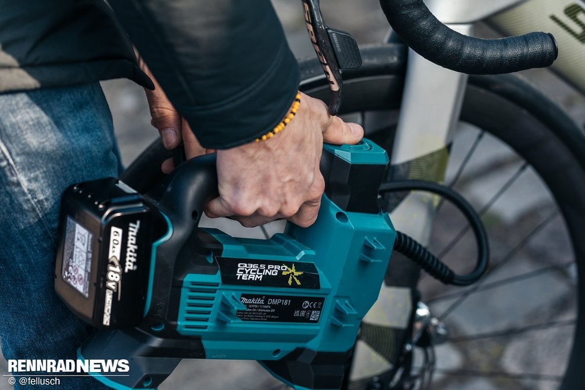 Mobile Kompressoren mit digitalem Manometer sorgen für schnelle exakte Befüllung.