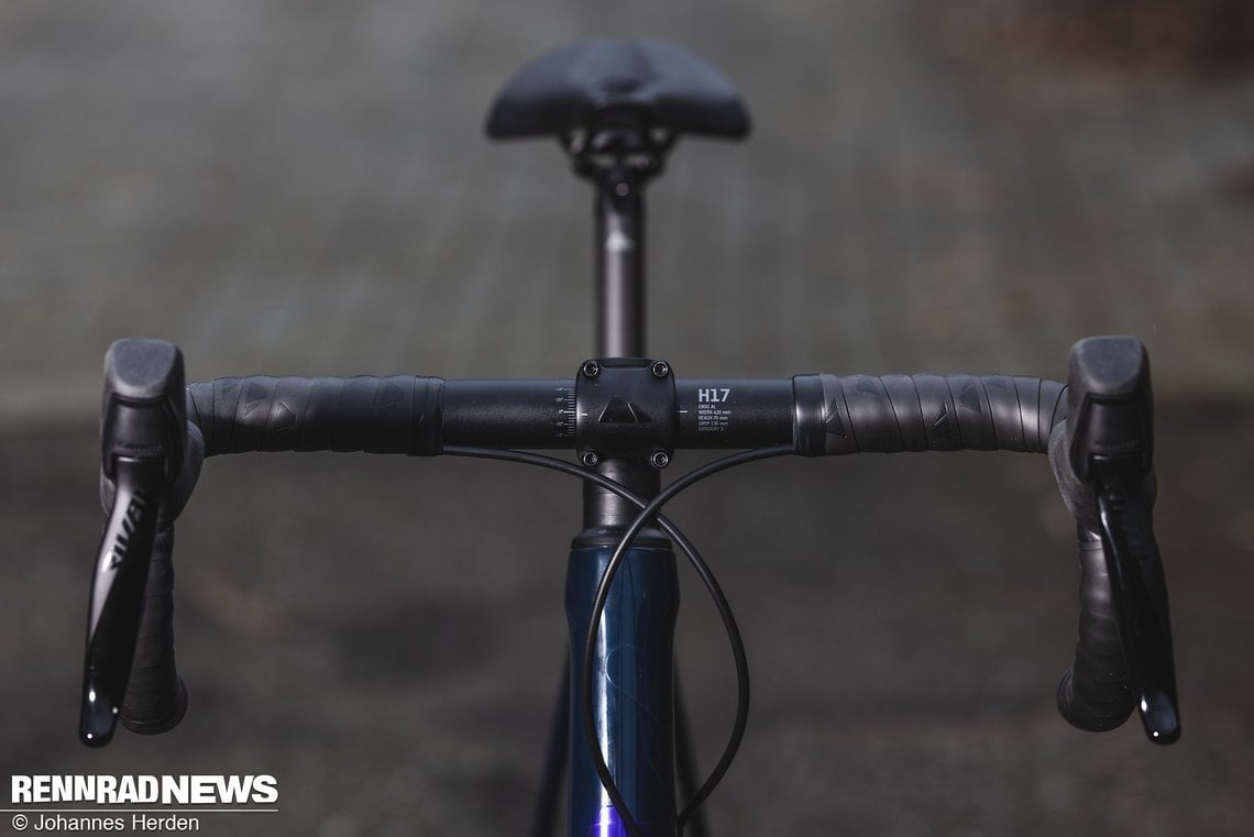 Das Cockpit ist klar am Straßenfahren orientiert