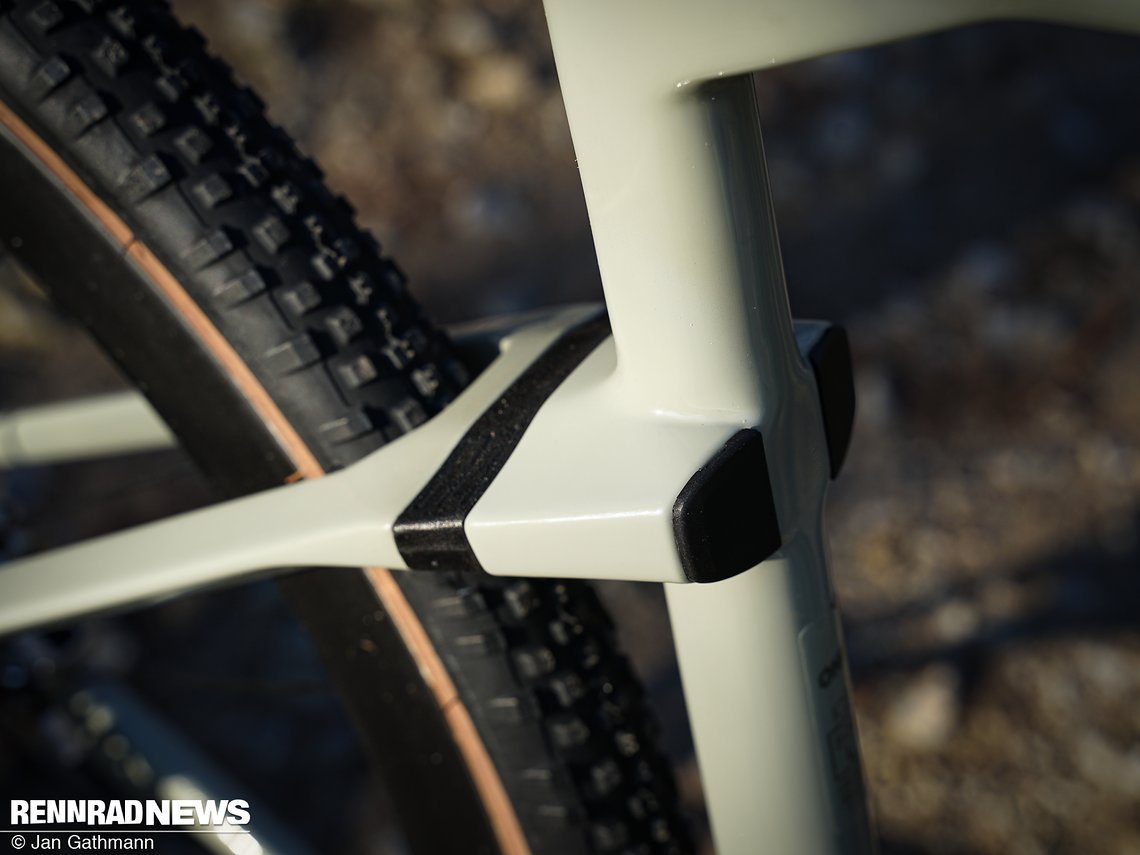 Als einziges Gravelbike im Vergleich bietet es eine Dämpfung des Hinterbaus statt der Kontaktpunkte