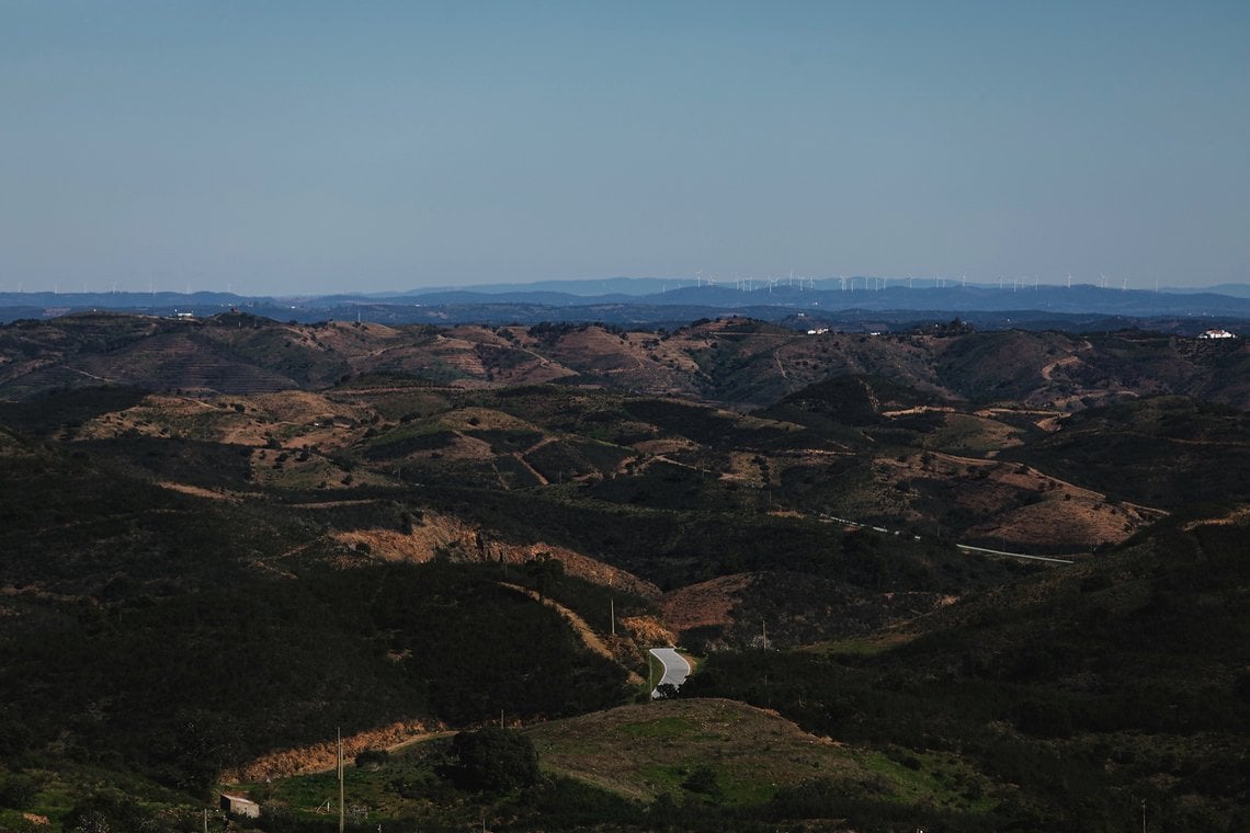 Das breite Übersetzungsspektrum der SRAM AXS-Guppen hat in Landschaften wie dem Hinterland von Tavira, Portugal ein Heimspiel