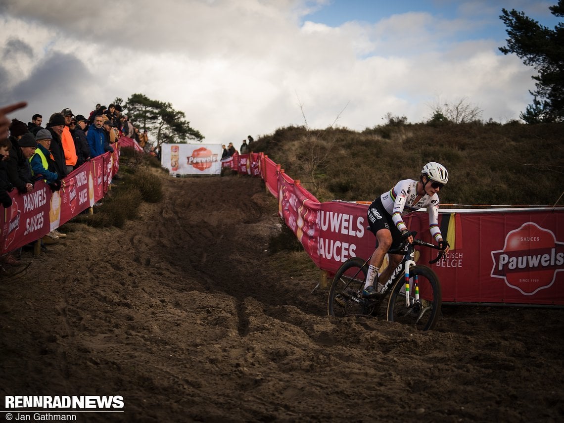 Direkt hinter Sanne Cant, auf Platz 12, kam die Weltmeisterin Marianne Vos ins Ziel.