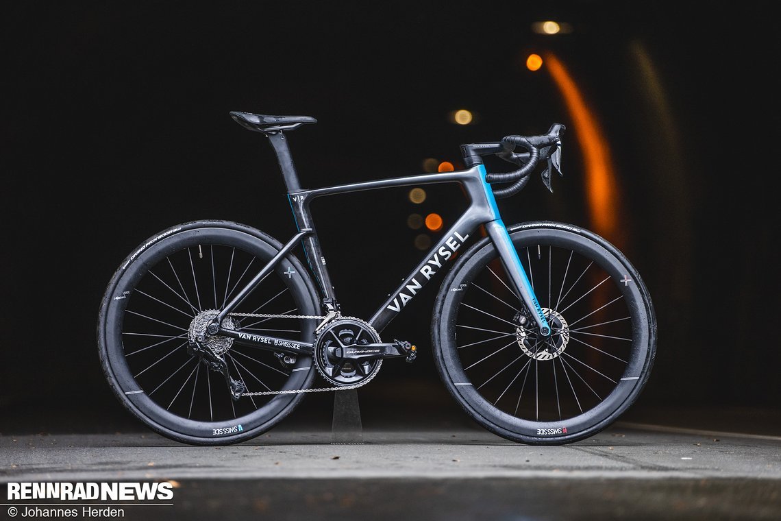 Das Van Rysel RCR-R Pro Test Rad mit Shimano Dura Ace Di2 2x12