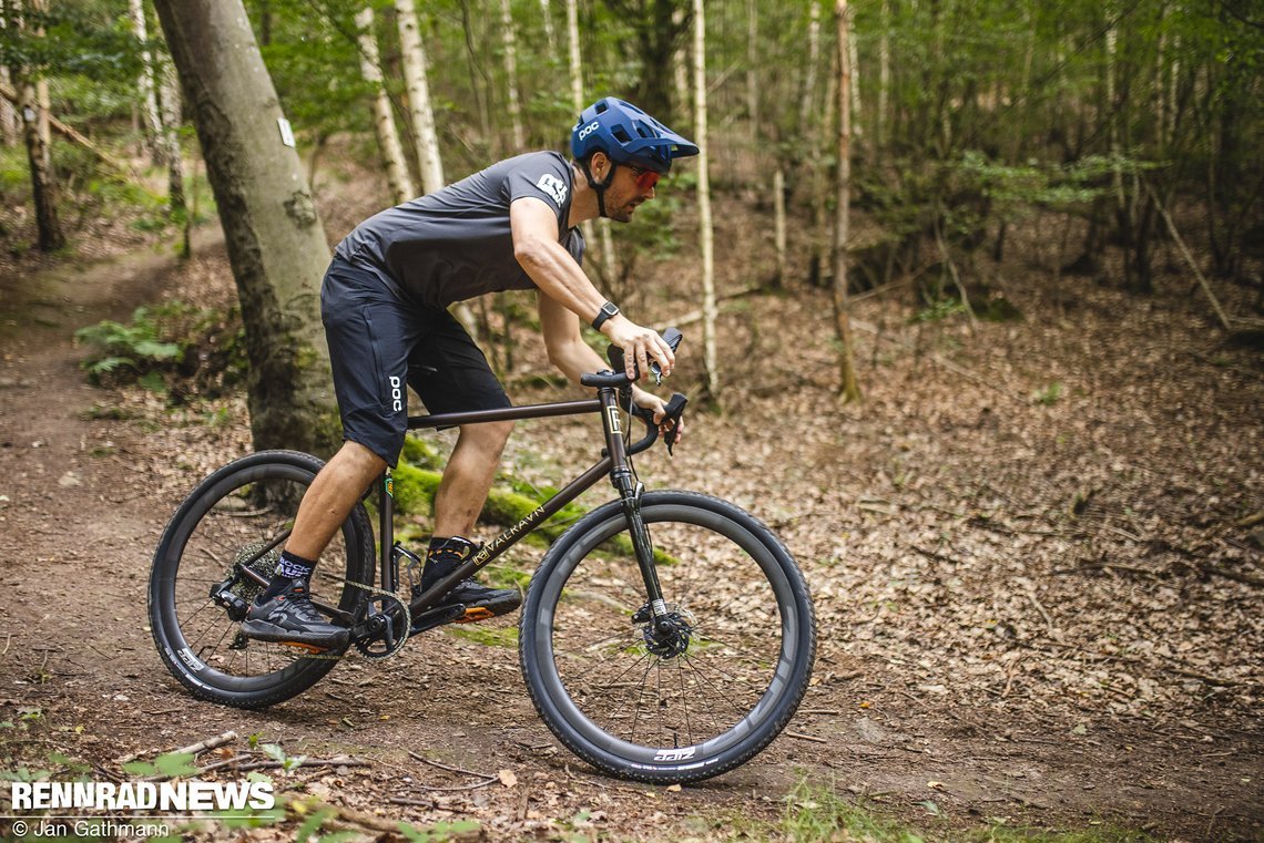 MTB-News war auf dem Rå Valravn mit der neuen Federgabel unterwegs.