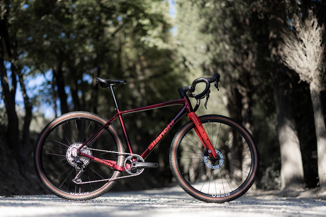 Das Bianchi Arcadex AL soll ein erschwingliches Alu-Gravelbike für ausgedehnte Schotterabenteuer sein.