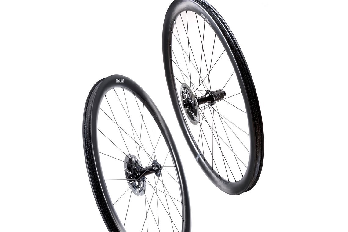 Hunt 4 Season Carbon Dura