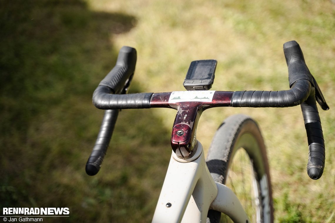 Enve Cockpit im Marmor-Look.