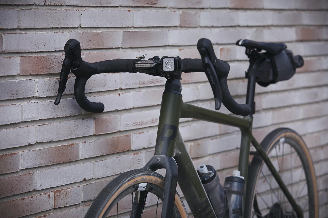 Das Cockpit mit integrierten Zügen und Leitungen debütierte schon am Backroad Carbon