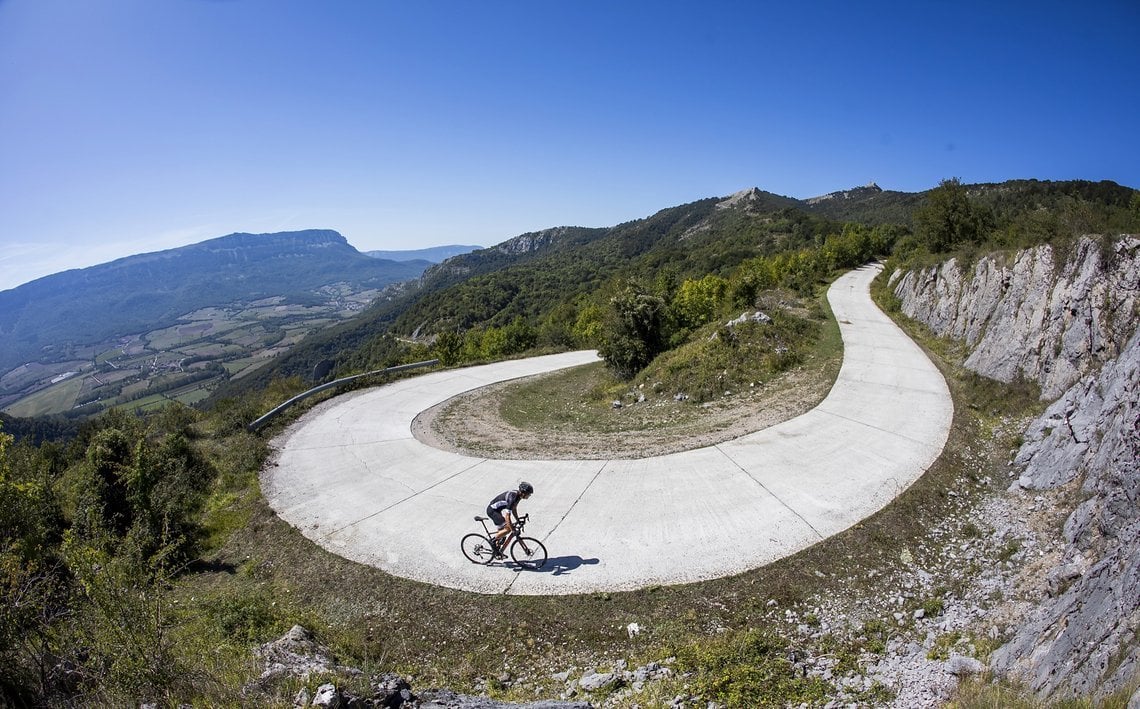 Die Geometrie ist nah am normalen Straßenrad – für Fahrspaß in Kurven