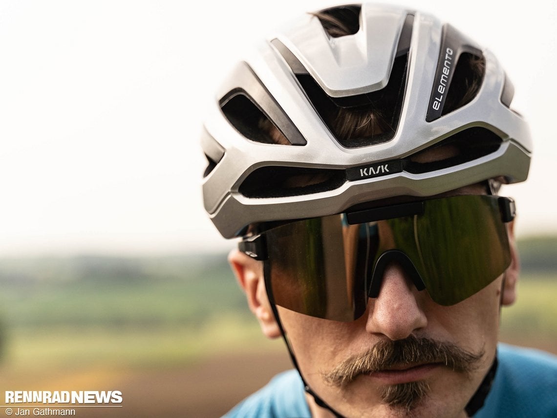 Der Kask Elemento ist der Highend Rennrad-Helm der italienischen Marke und mit einem entsprechenden Preissschild versehen