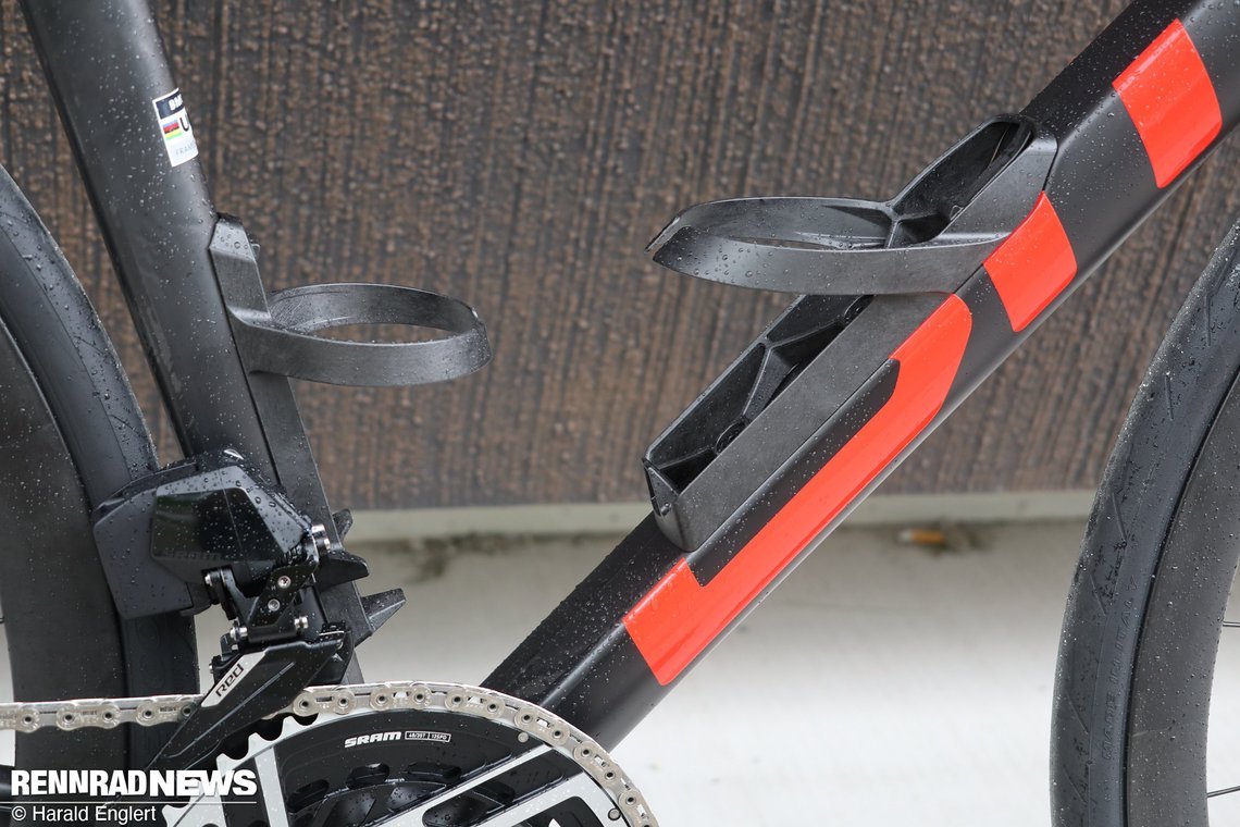 Die eigenen Flaschenhalter verbessern die Aerodynamik.