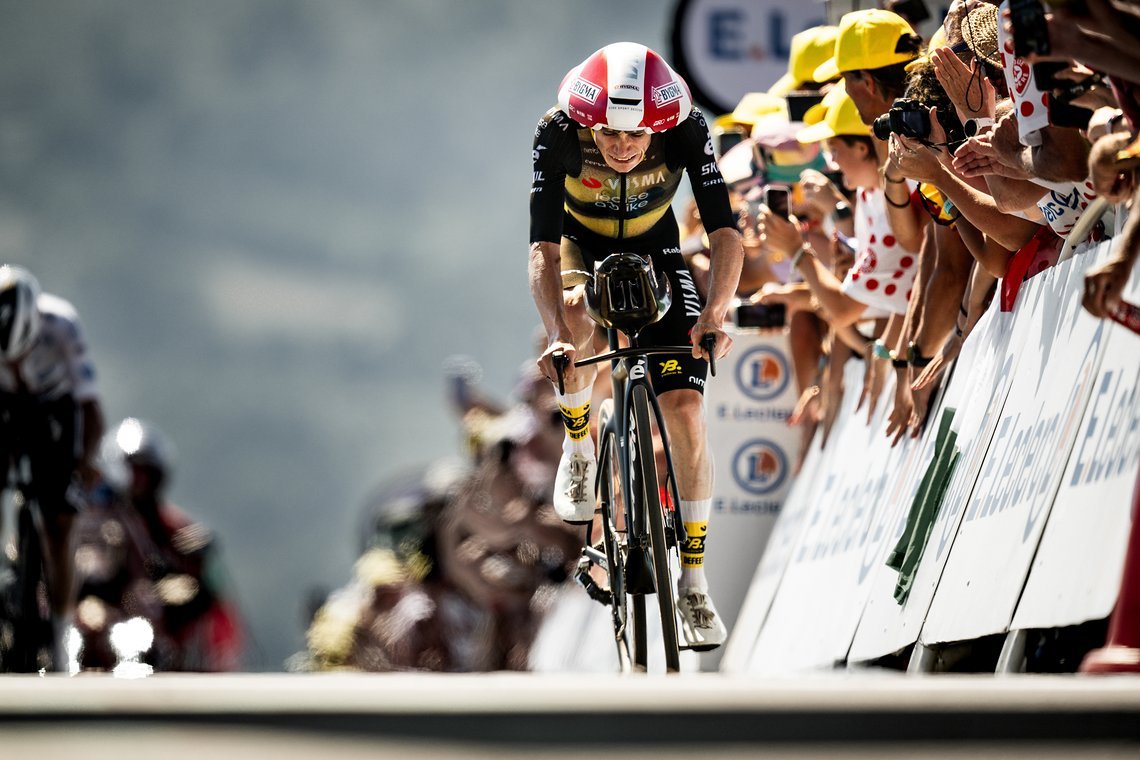 Jonas Vinegaard war einer der wenigen Piloten, die das Bergzeitfahren auf dem TT-Bike bestritten - der Däne erlebte einen enttäuschenden Tag.