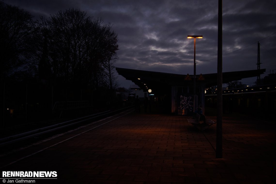 Früh am Morgen treffe ich mit der S2 am S-Bahnhof Bernau ein.