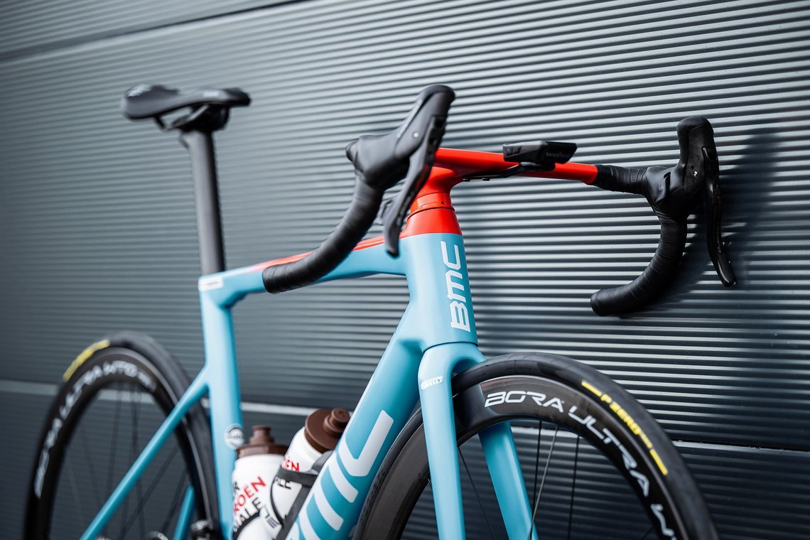 Die Teamräder sind mit dem einteiligen ICS Cockpit von BMC ausgestattet