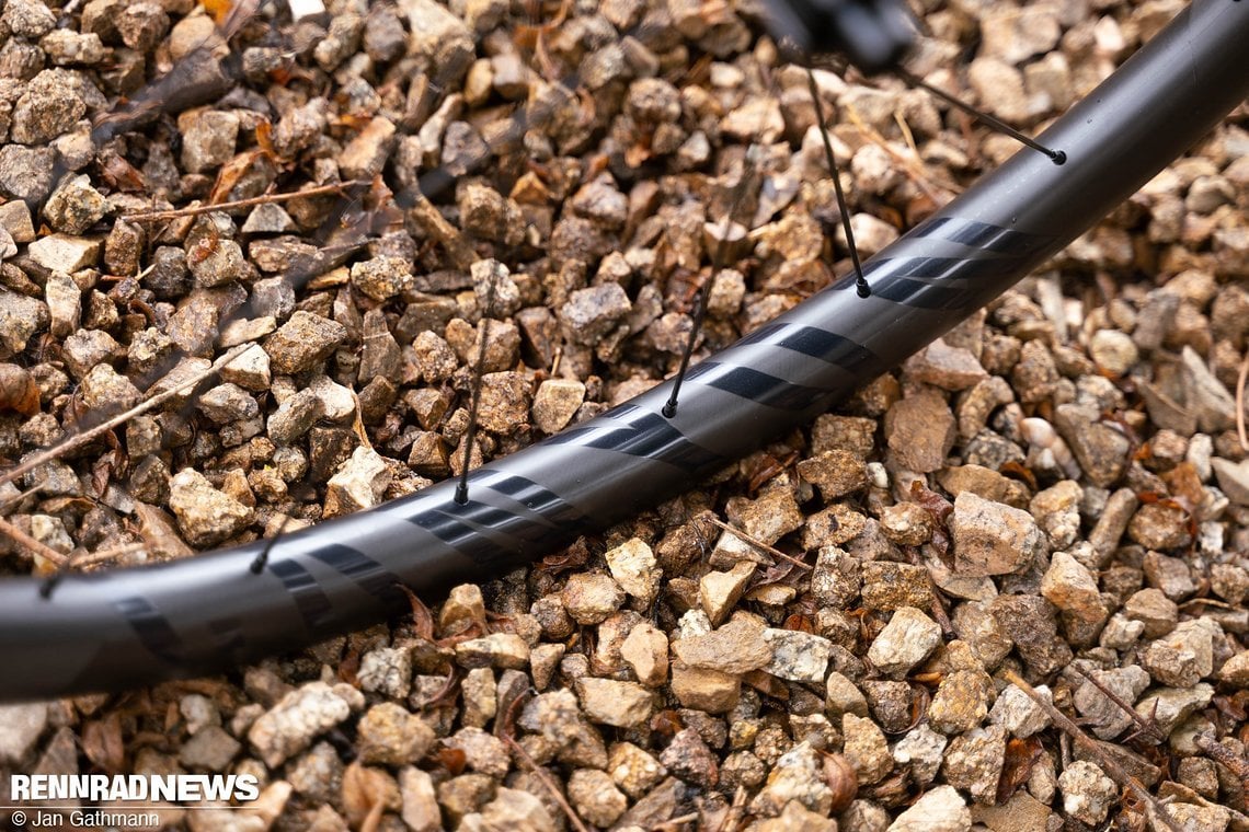 Das Carbon Lay-up soll ebenfalls besonders robust sein.
