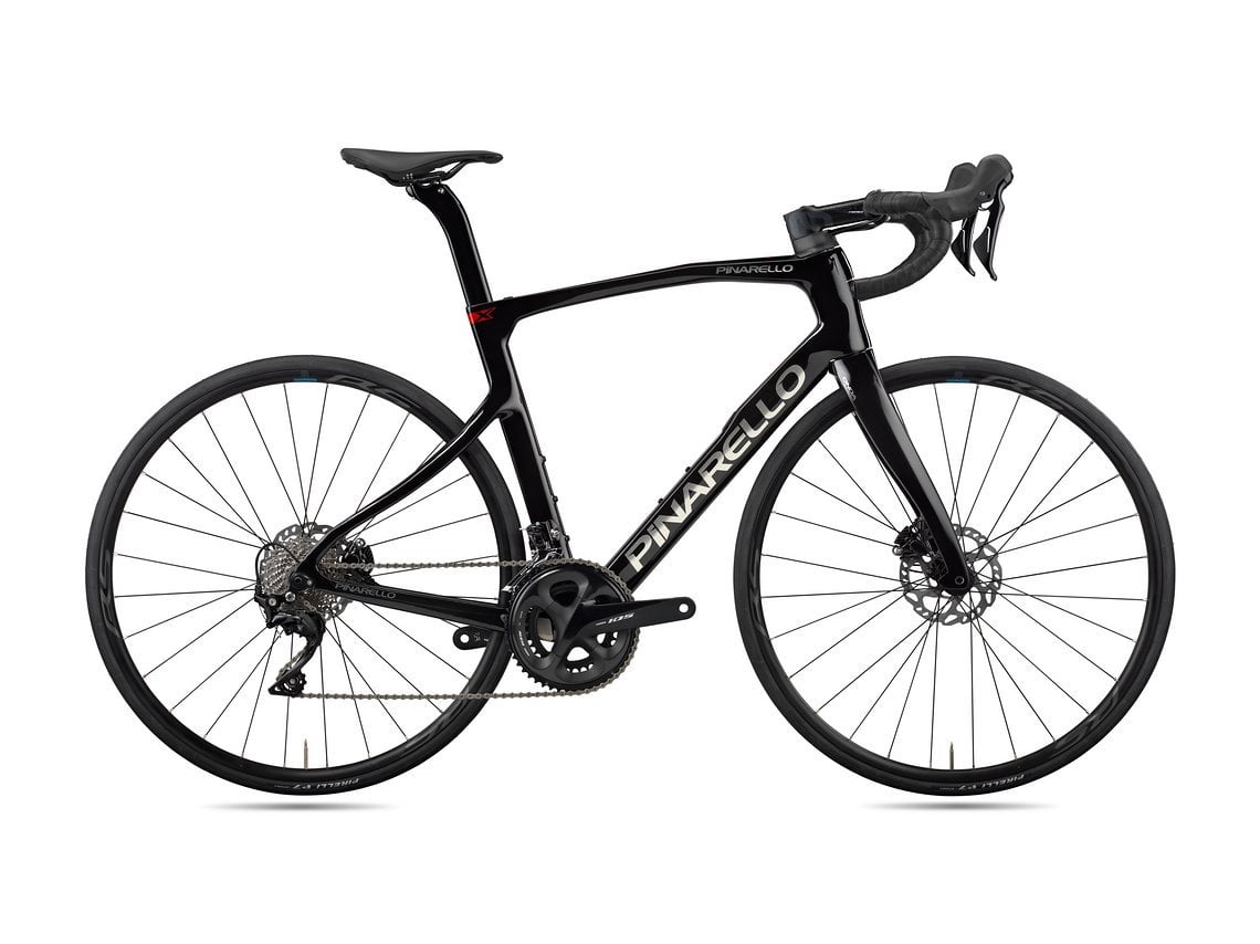 Das Einstiegsmodell Pinarello X1 kommt mit einer mechanischen Shimano 105 Gruppe