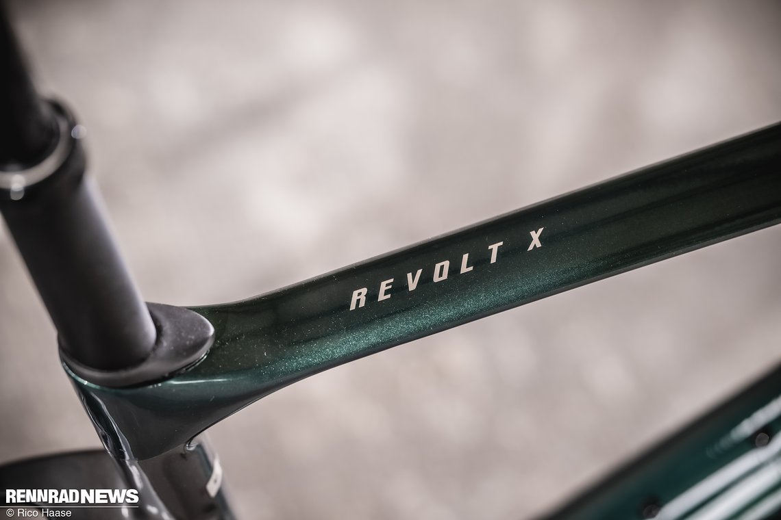 Das Giant Revolt X spricht vor allem sportliche Gravel Biker an.