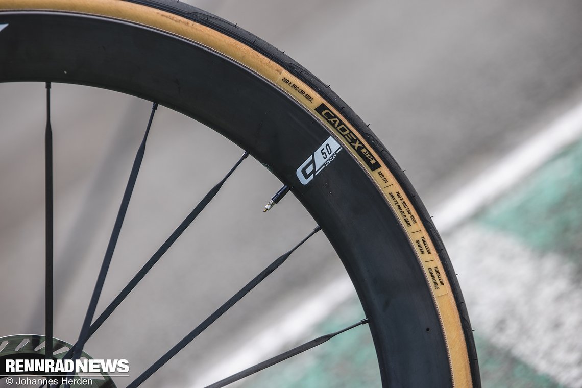 Der Cadex Aero Rennrad-Reifen ist neu hier in 30 mm.