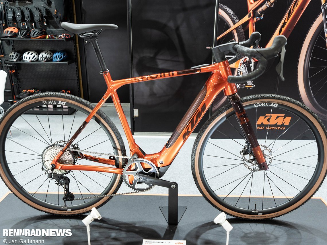 Das neue KTM Macina Gravelator E-Gravel Bike am Stand der Österreicher.