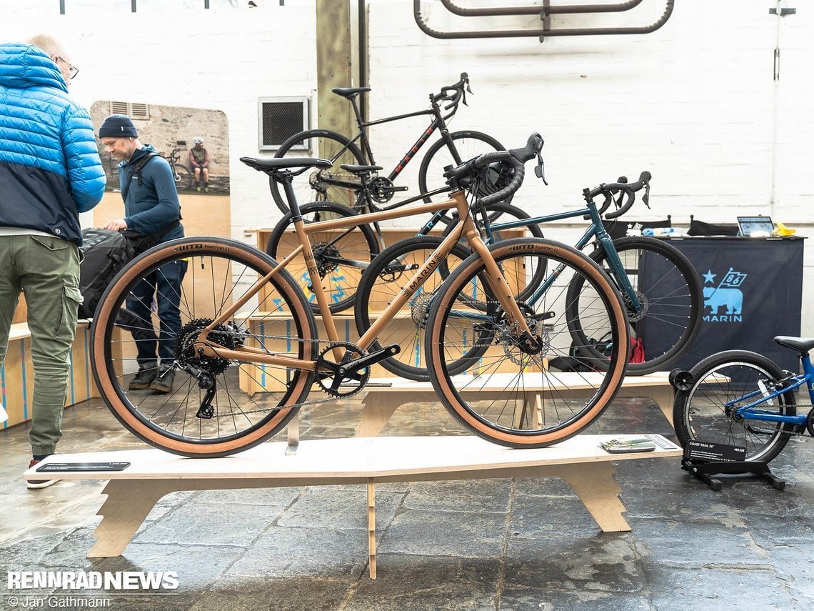 Ein interessantes Stahl Gravel Bike für Pendeln und Bikepacking ist das Marin Nicasio+.