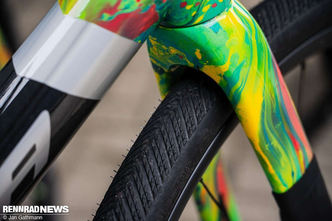 Viel mehr Platz als für diesen bisher unbekannten Conti Gravel Reifen war nicht.