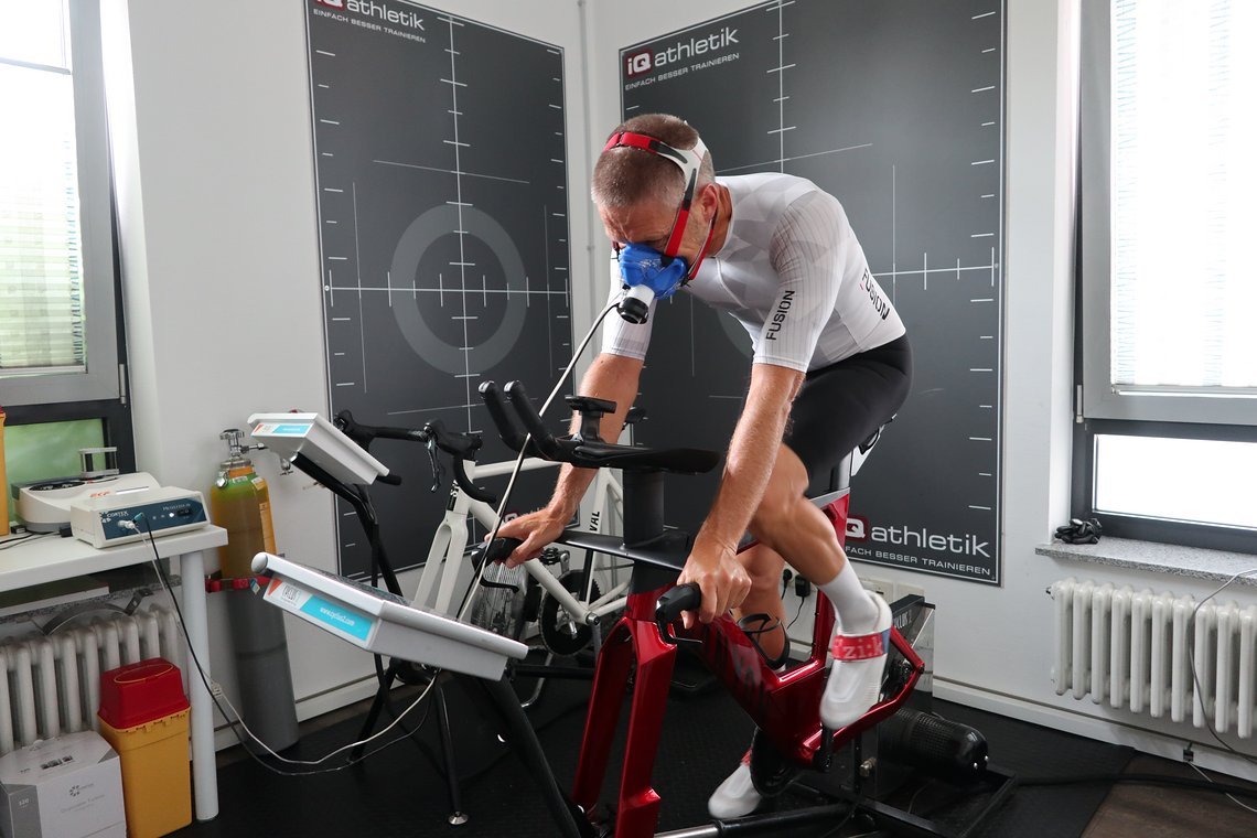 Der kurze VO2 Max Test im Anschluss kann in aufrechter Sitzposition erledigt werden.