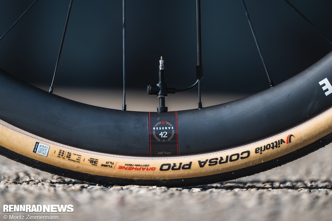 Das dürfte der spannendste Aspekt am Rennrad von Niklas Behrens sein: Das gesamte Team hat ein spezielles System des niederländischen Herstellers Gravaa genutzt