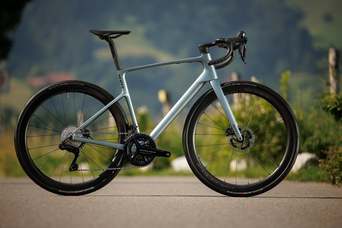 Das Scott Addict Premium ist das Top-Modell mit Shimano Dura-Ace Di2 und Fulcrum Carbon-Laufrädern.