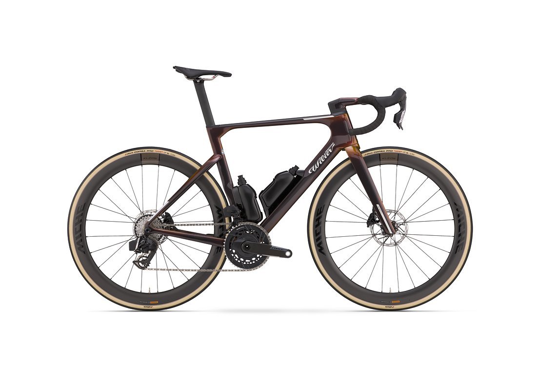 Die Version mit SRAM Red AXS Schaltung inklusive Powermeter kommt auf 12.900 € Die Version mit SRAM Red AXS Schaltung inklusive Powermeter kommt auf 12.900 €