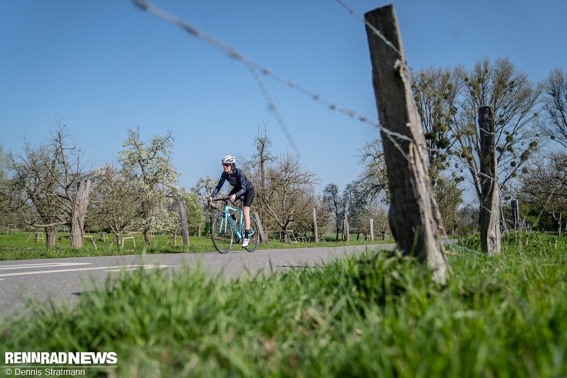 Schmerzen im Sattel sind für viele Frauen der Grund, das Rennradfahren aufzugeben, weiß Endura aus der Zusammenarbeit mit Händlern und Ergonomie-Experten