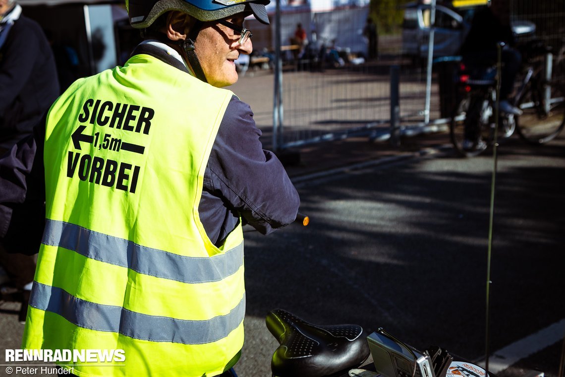 Kann man nicht oft genug sagen: 1,5 Meter sind Mindestabstand!