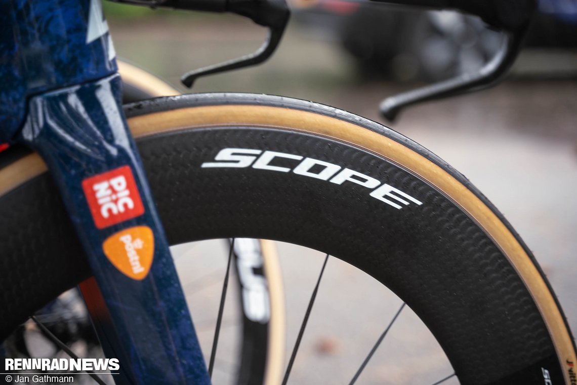 Am TT-Bike fährt das Team Scope Artech Laufräder.
