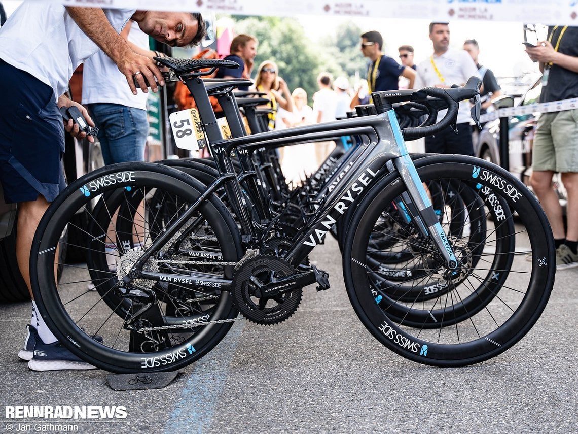 Das Van Rysel RCR ist das Allround Aero-Rennrad bei Decathlon - AG2R.