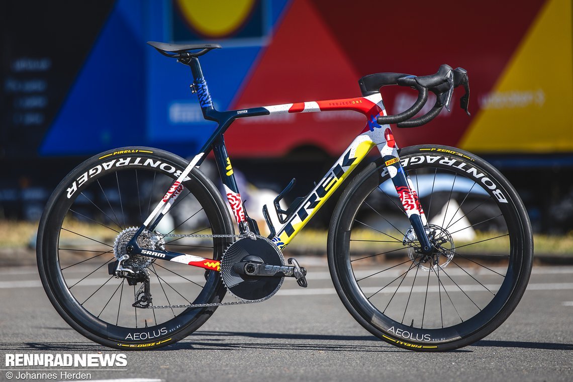 Das Trek Madone SLR von Jasper Stuyven im neuen TdF Design als Hommage an Henri Matisse.