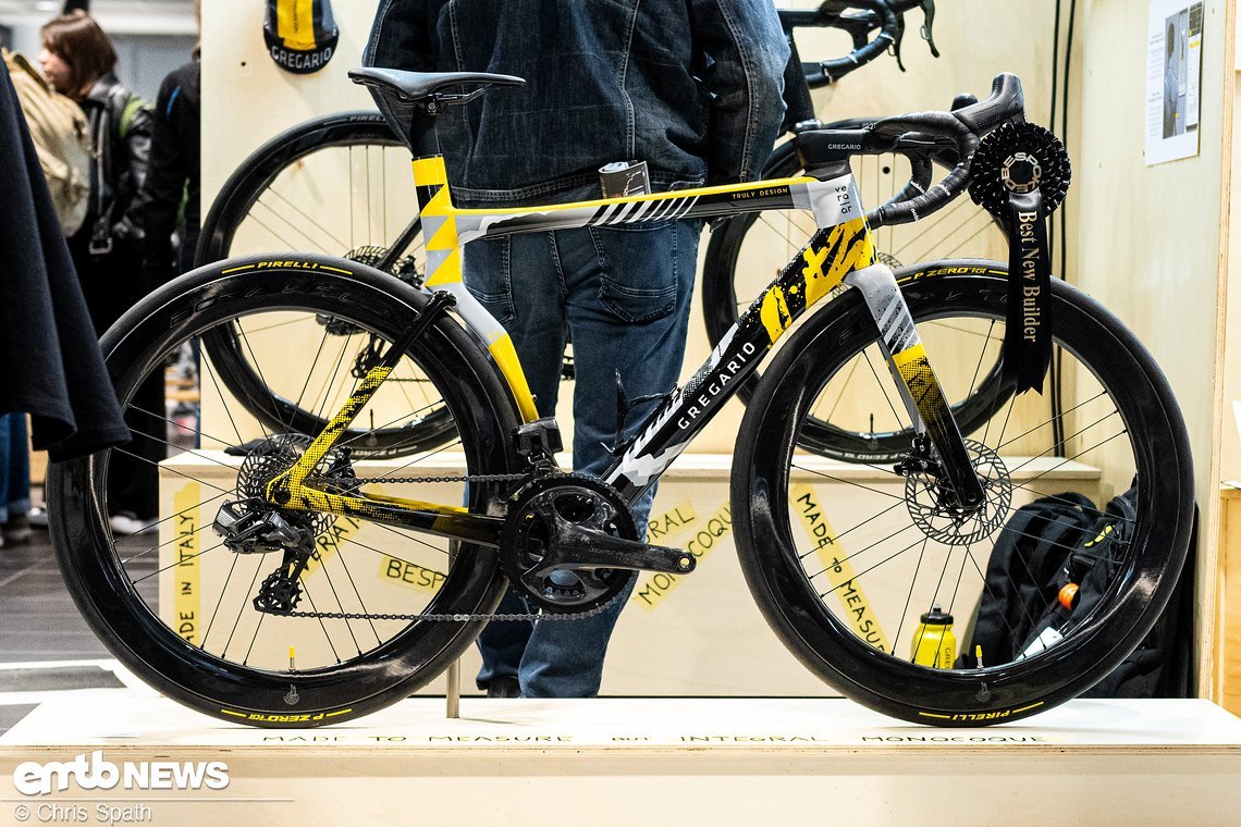 Das Gregario Vera Ar ist ein Aero-Renner der als Maßrahmen im Monocoque-Verfahren in einem Stück gefertigt wird.