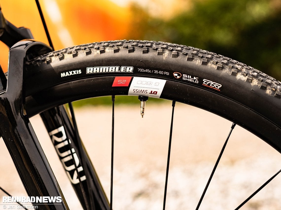 …und Maxxis Rambler Reifen in 45 mm für Traktion und Stoßdämpfung gesorgt.