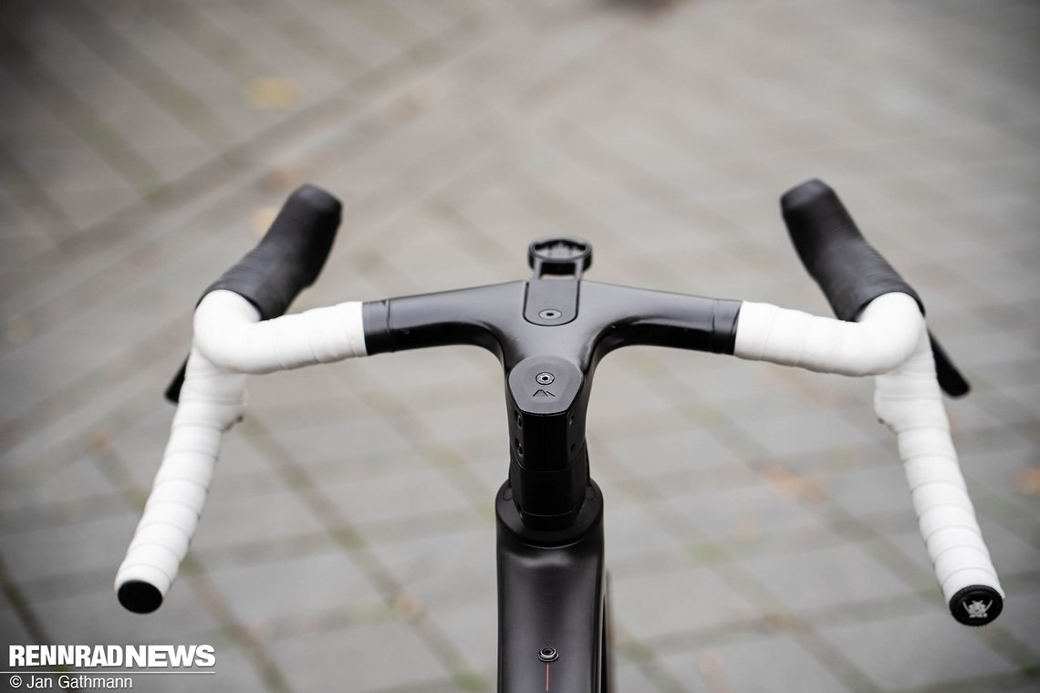 Das Pro Cockpit Cp0047 mit stark angestellten Hoods…