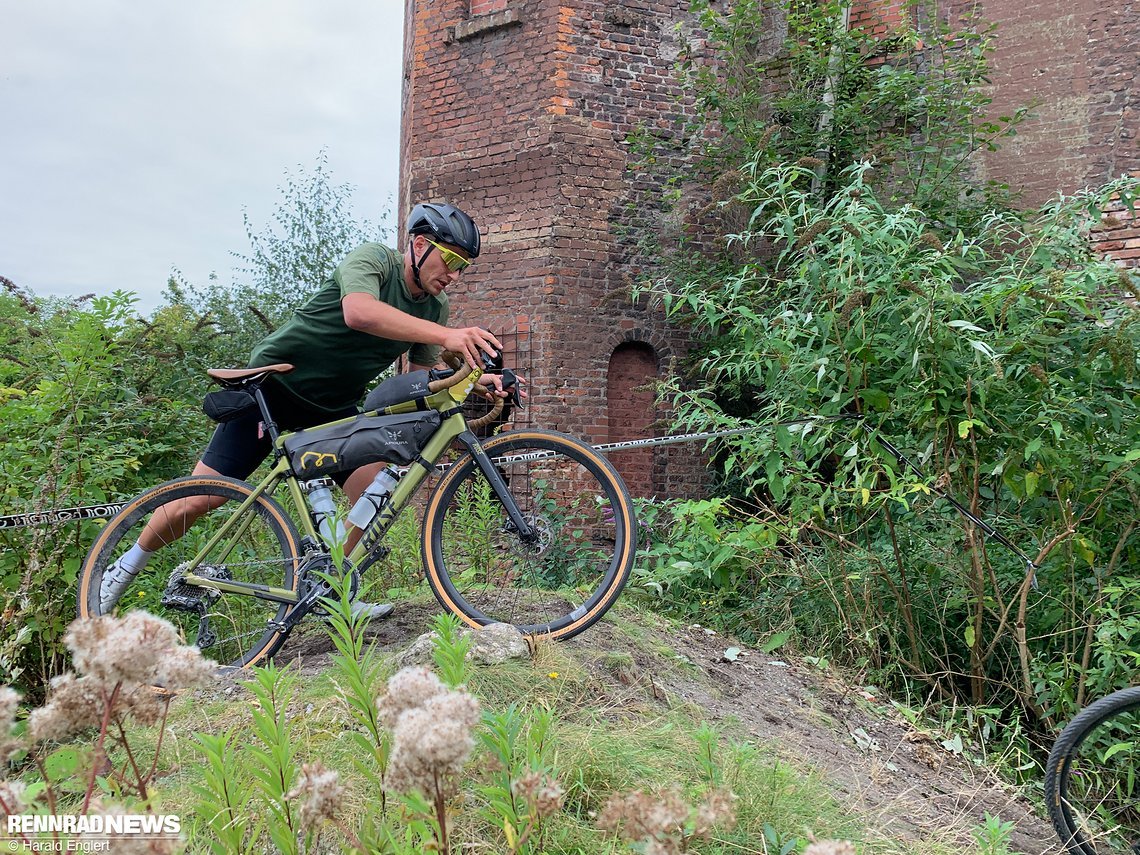 Marcel Kittel testet seine Offroad-Qualitäten.