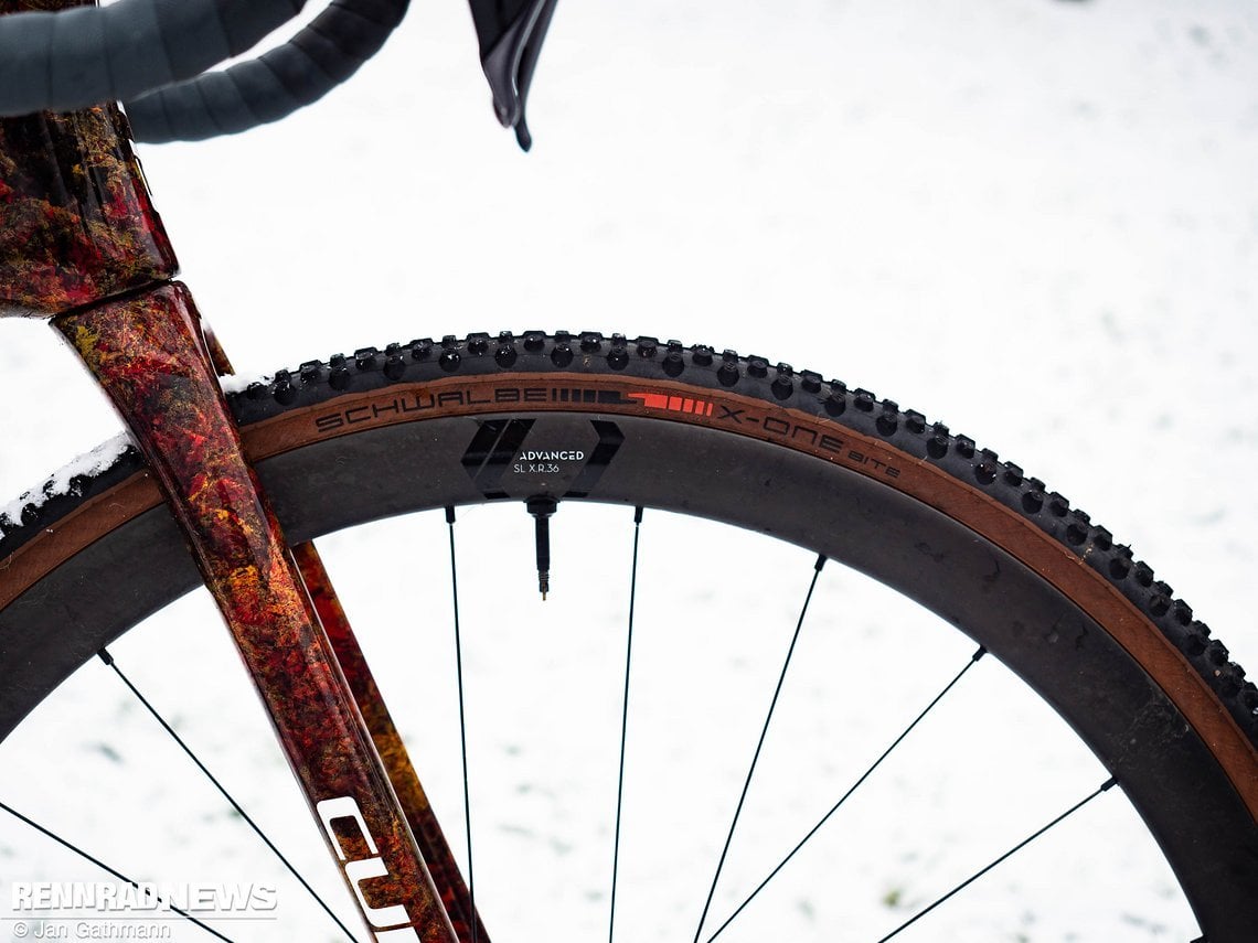 Schwalbe X-One Allround Tubeless-Reifen – das Gros setzt dagegen noch auf Schlauchreifen.