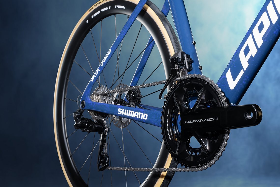 Eine Shimano Dura-Ace Di2 Schaltgruppe kommt zum Einsatz.