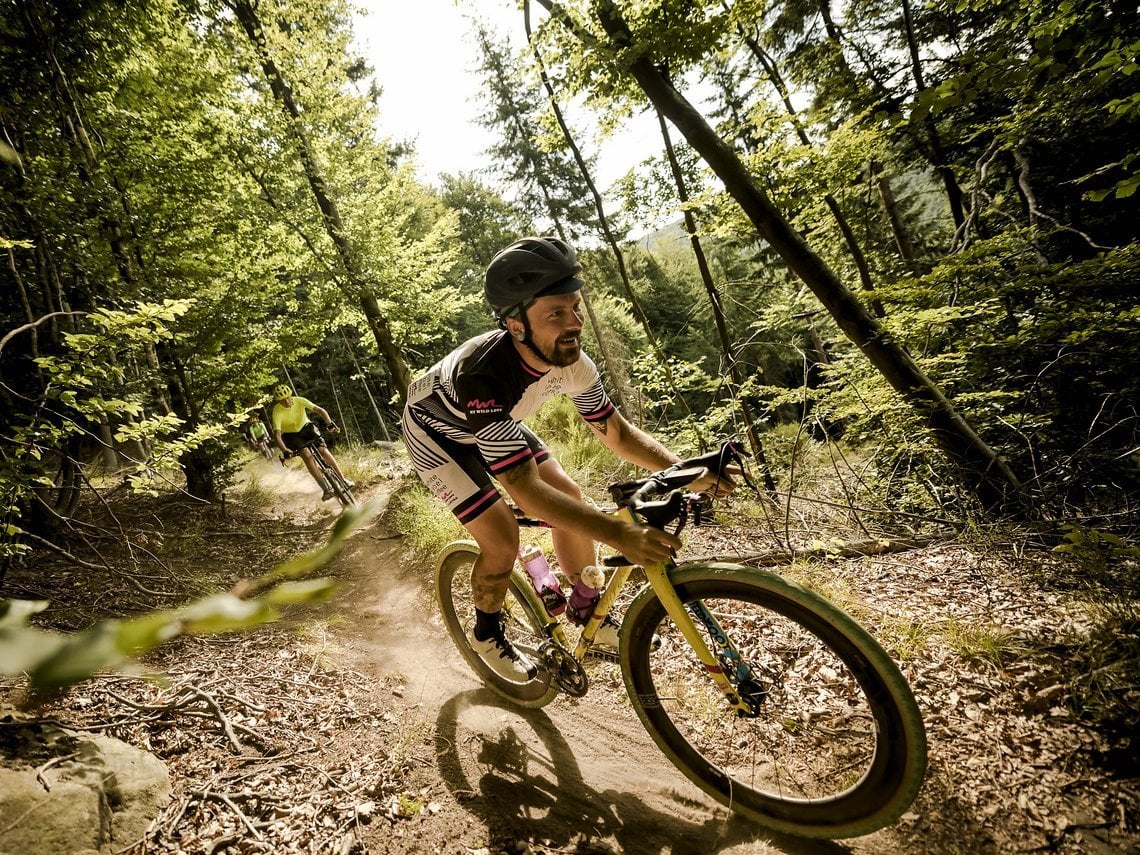 Kurzweilige Vorträge von Torsten Frank und Jon Woodroof – hier auf dem Rad – zu extrem langen Radfahrten