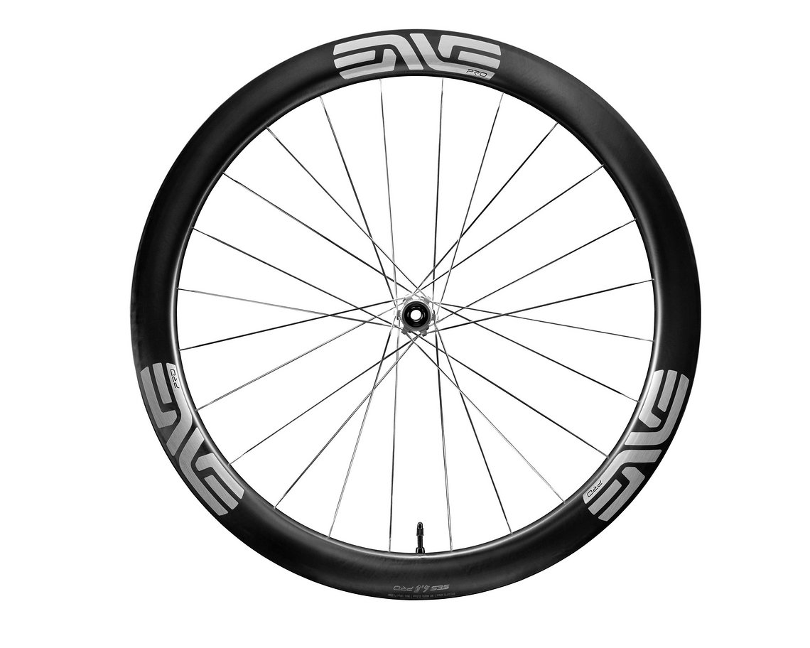 Die Felgenform basiert auf dem SES 4.5 - spart jedoch durch neue Carbonlaminate 50 g Gewicht pro Felge ein.