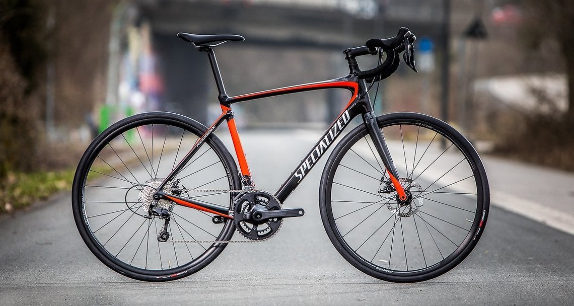 Specialized Roubaix Sport - Endurance-Rennrad mit aktiver Federung im Vorbau