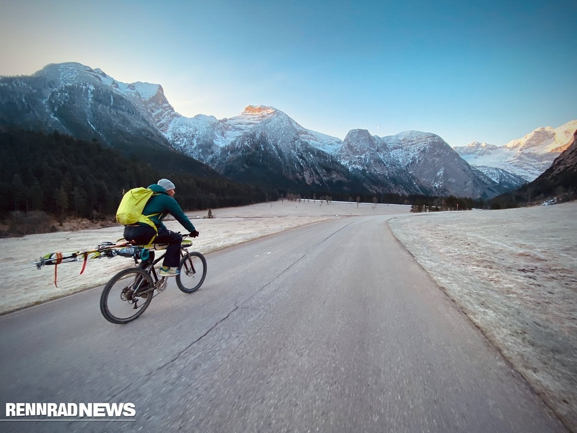 An Skibergsteigen ist ohne Fahrrad bei diesen Bedingungen nicht zu denken.