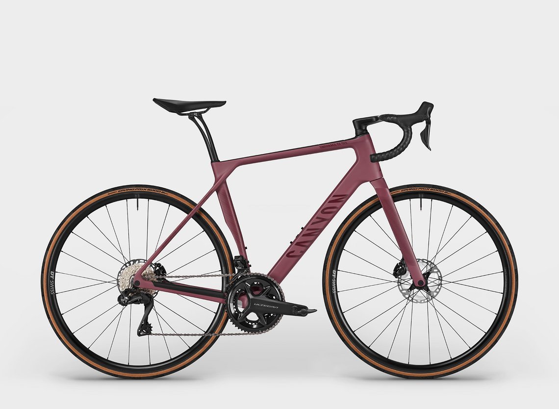 Das Endurace CF SLX 8 Di2 wird mit der Shimano Ultegra Di2 Gruppe ausgeliefert