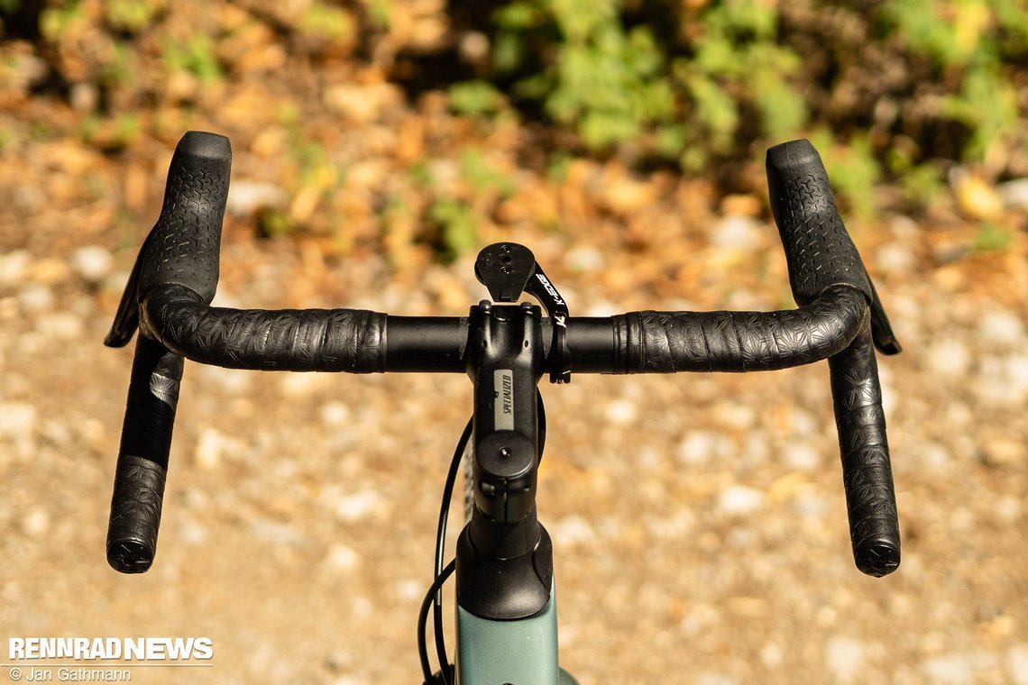 Abweichend von der Serie war auf dem Testrad der Terra Lenker aus Carbon  verbaut.