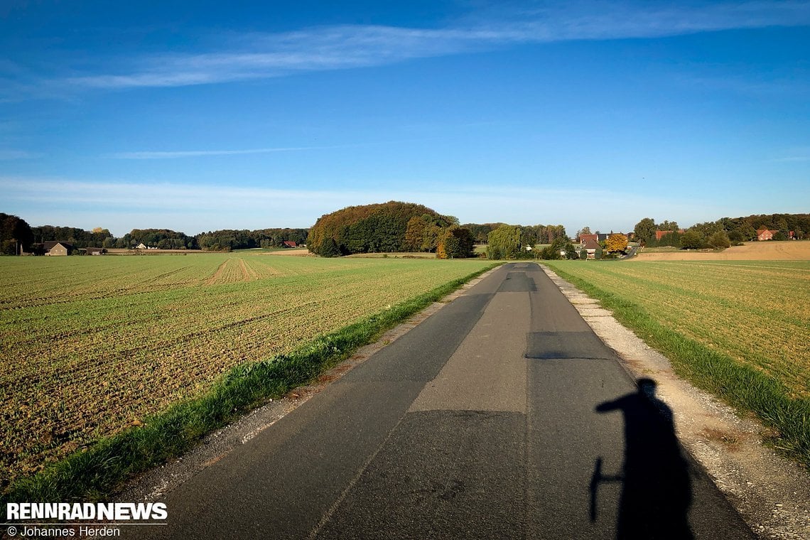 Viele Straßen durch viele Felder.