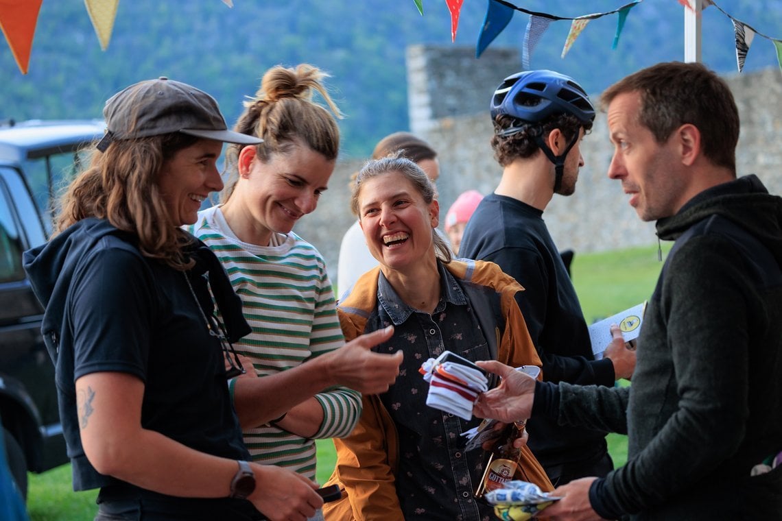 Registrierung am Vorabend Nathalie sichtlich erfreut übrer die neuen Socken