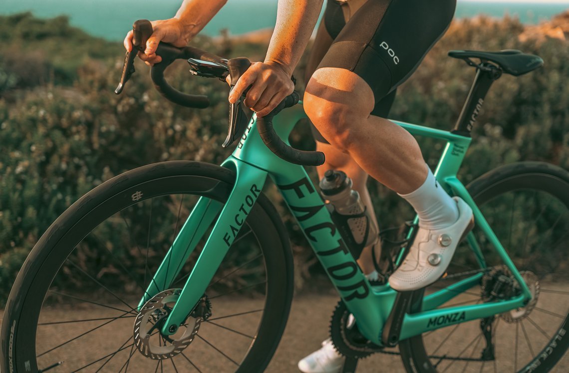 Factor bezeichnet das Monza als reinrassiges Race-Bike.