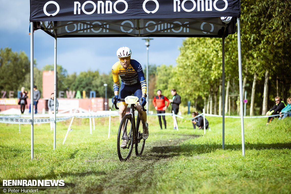 Gosse van der Meer ist nicht einzuholen – kein Wunder, er fährt sonst im CX-Weltcup.