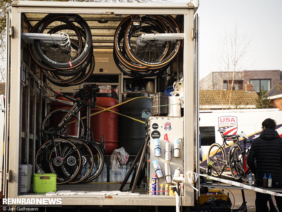 Blick in den US-Teamtruck – die Trucks werden meist bei belgischen Service Course-Unternehmen angemietet Blick in den US-Teamtruck – die Trucks werden meist bei belgischen Service Course-Unternehmen angemietet